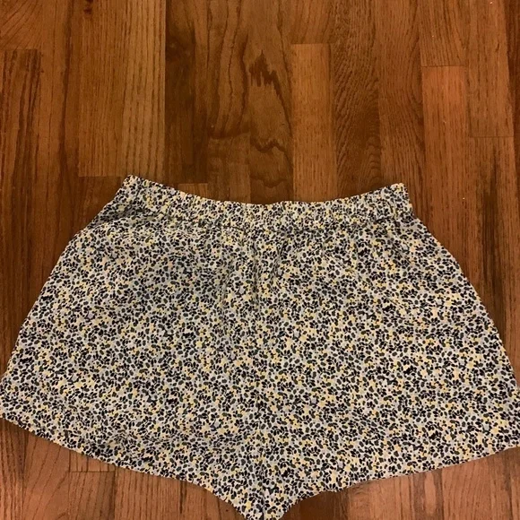 GAP floral pleated elasticized shorts, size M - Picture 4 of 4